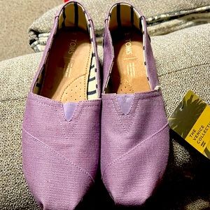 Toms ,NEVER WORN